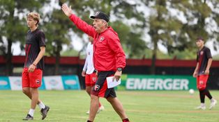 Frank Kudelka preparó el equipo para el último partido de Newells en el Coloso.