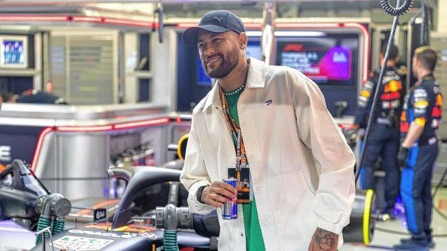Neymar desea volver a jugar con Lionel Messi.