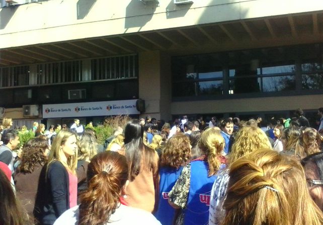 Los estatales de UPCN reclaman a la provincia el llamado a paritarias con una jornada de protesta