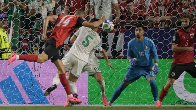 Austria se lo empató en el final a Argelia y quedó segundo en el Grupo J