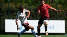 Newells derrotó el último viernes a River en su predio de Ezeiza, donde Dónofrio quiere jugar oficialmente. Newells derrotó el último viernes a River en su predio de Ezeiza, donde Dónofrio quiere jugar oficialmente.