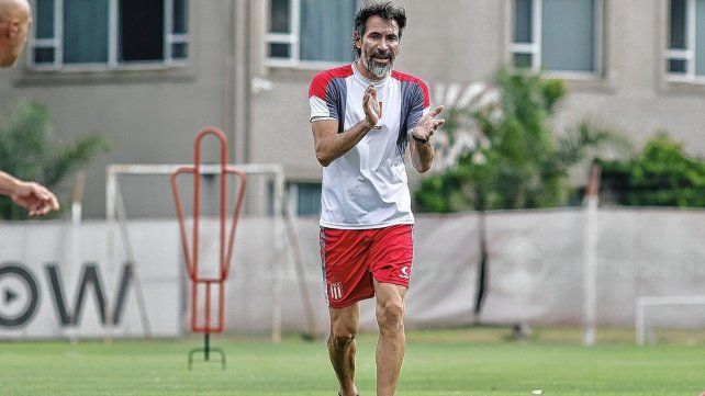 Domínguez hará un cambio en Estudiantes para el clásico Domínguez hará un cambio en Estudiantes para el clásico