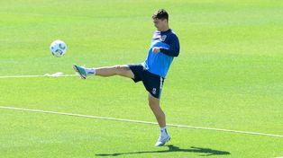 Luca Martínez Dupuy sufrió una lesión muscular en el choque frente a Vélez Trabaja para volver cuanto antes.