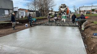Roldán: Continúa la pavimentación en dos frentes de obra