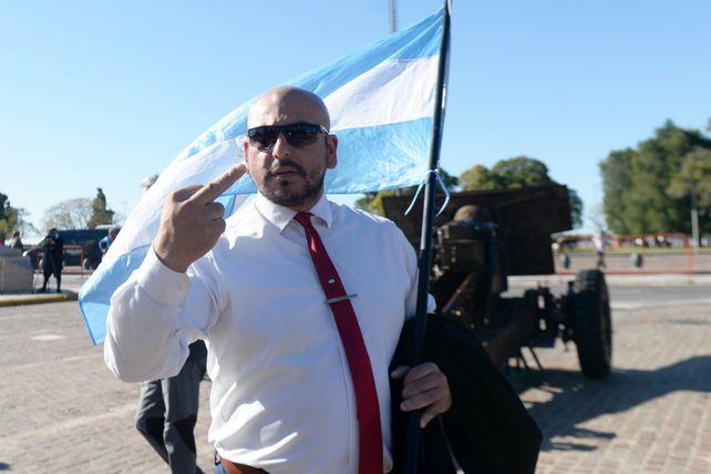Una de las personas que amenazó a la reportera gráfica de La Capital. No es la primera vez que esta persona participa en hechos de violencia de este tenor.&nbsp;