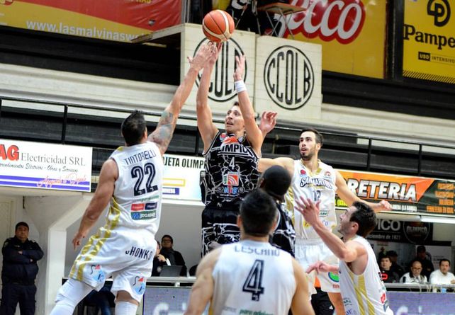 Un famoso basquetbolista santafesino y su hermana, afiliados a un partido sin saberlo