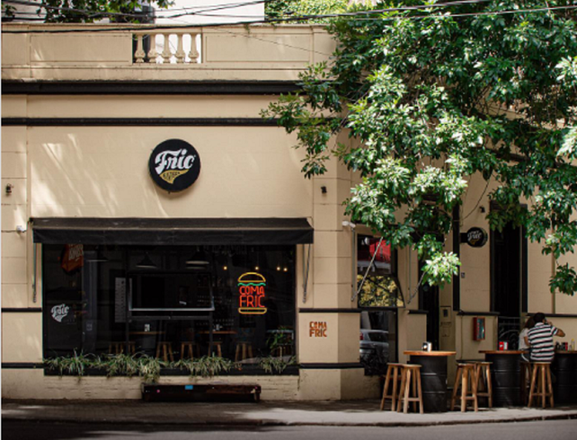 Frente del local de Fric Burger, sobre calle Montevideo al 2300.