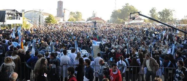 El Grito de Alcorta ha llegado a aglutinar a miles de personas en la localidad (Foto del centenario, 2012)