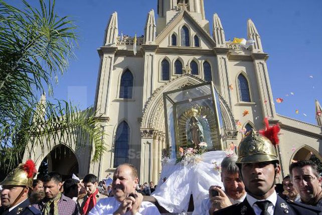 Cientos de santafesinos peregrinaron este sábado junto a la Virgen de Guadalupe