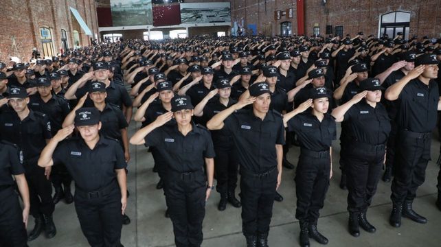 El gobernador Perotti participó del acto de egreso de 916 cadetes de policía