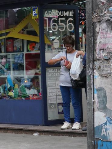Las ventas de comercios minoristas volvieron a caer en agosto