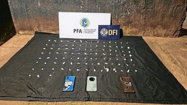 El personal policial secuestró cocaína fraccionada y acondicionada para su presunta comercialización.