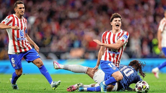 Julián Álvarez se retiró con una molestia.&nbsp;