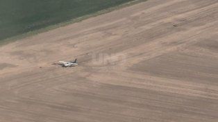La avioneta fue detectada por radar y obligada a descender en un campo en la localidad de Luis Palacios