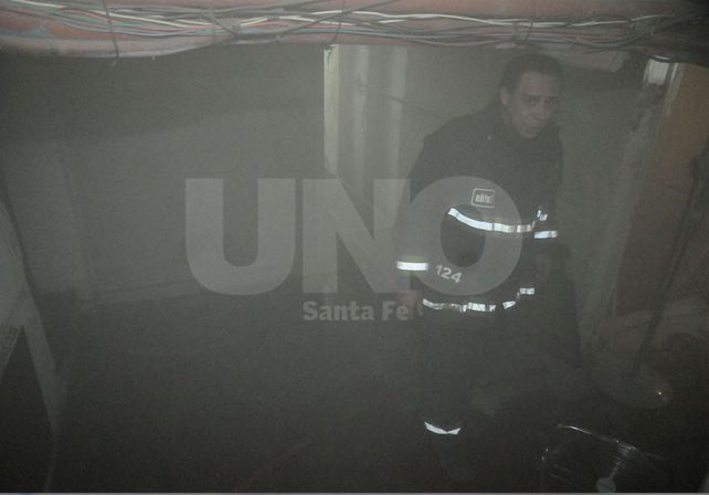 El principio de incendio en la galería Garay. / José Busiemi.