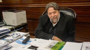 El economista Claudio Lozano aseguró que la deuda pública se come al superávit fiscal. Con un informe desmiente las cifras del Gobierno