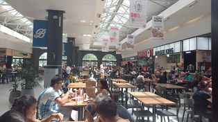 Ya el miércoles el patio de comidas funcionó con normalidad, dijo a este diario la gerenta del Alto Rosario, Guillermina Gasparini.