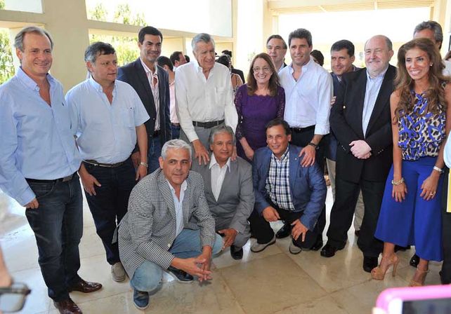 El gobernador de Entre Ríos junto con sus pares en San Juan.