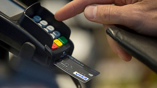 Detienen a cuatro hombres acusados de fraudes con tarjetas de crédito por casi 300 millones de pesos