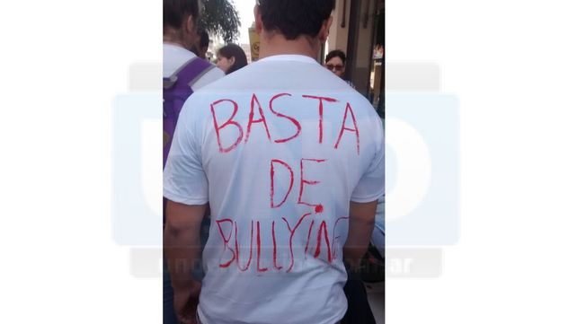Juntan firmas para acompañar una nota en la que piden al CGE que investigue el accionar de la institución educativa