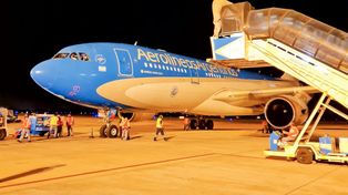 Otro vuelo de Aerolíneas saldrá esta madrugada hacia Moscú en busca de vacunas
