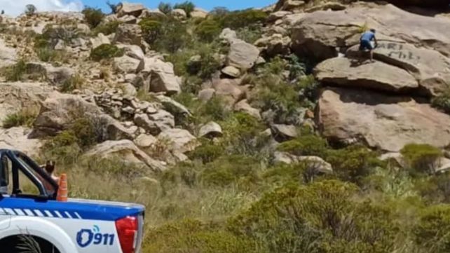 El turista que vandalizó el camino de Altas Cumbres dijo que no sabía que no se podía pintar la montaña.