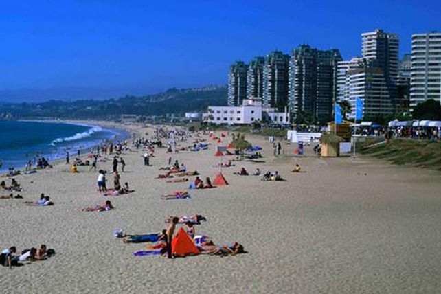 Cómo hacerse de dólares o reales para poder vacacionar este año