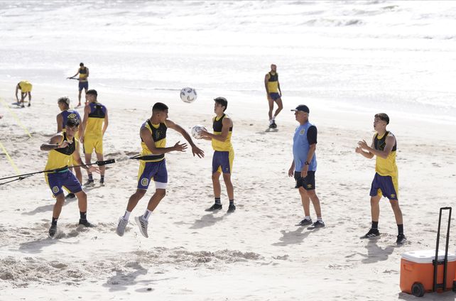 El día de trabajo de Central fue playa por la mañana y cancha en Old Christian por la tarde.