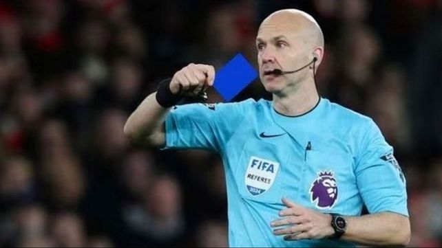 Los árbitros podrían poner en práctica la tarjeta azul si es que la Fifa da su aprobación.