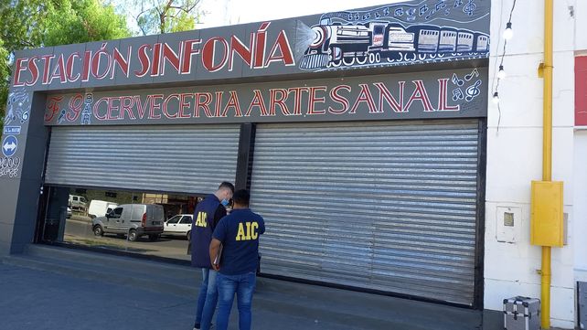 La cervecería de la familia Guiral fue atacada a tiros y su dueño recibió una amenaza extorsiva.