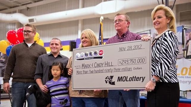 Mark Hill ganó el premio y lo donó para construir un cuartel para los bomberos.