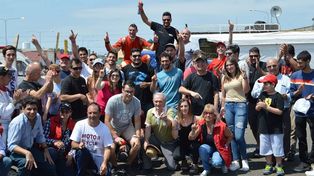 El festejo del equipo, familiares y amigos de Grinóvero tras conseguir el bicampeonato. 