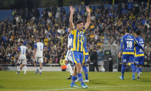 Alejo Veliz vuelve a meterse entre los titulares en Central luego de su ausencia en el viaje a Ecuador.