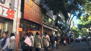 Calle San Luis, uno de los centros comerciales más activos de la ciudad.&nbsp;