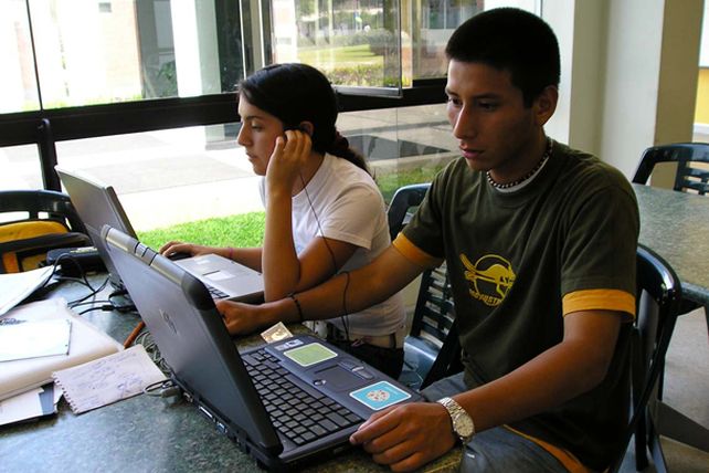 Tras la devaluación, estudiar en Santa Fe cuesta $5.412