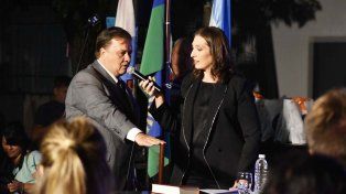 Marcelo Borghesan y Fabiola Fochesatto Brunini (JxER) asumieron como intendente y vice respectivamente, de la Municipalidad de Chajarí.&nbsp;