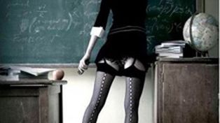 Esc&aacute;ndalo XXX: una profesora regala video porno propio a sus alumnos