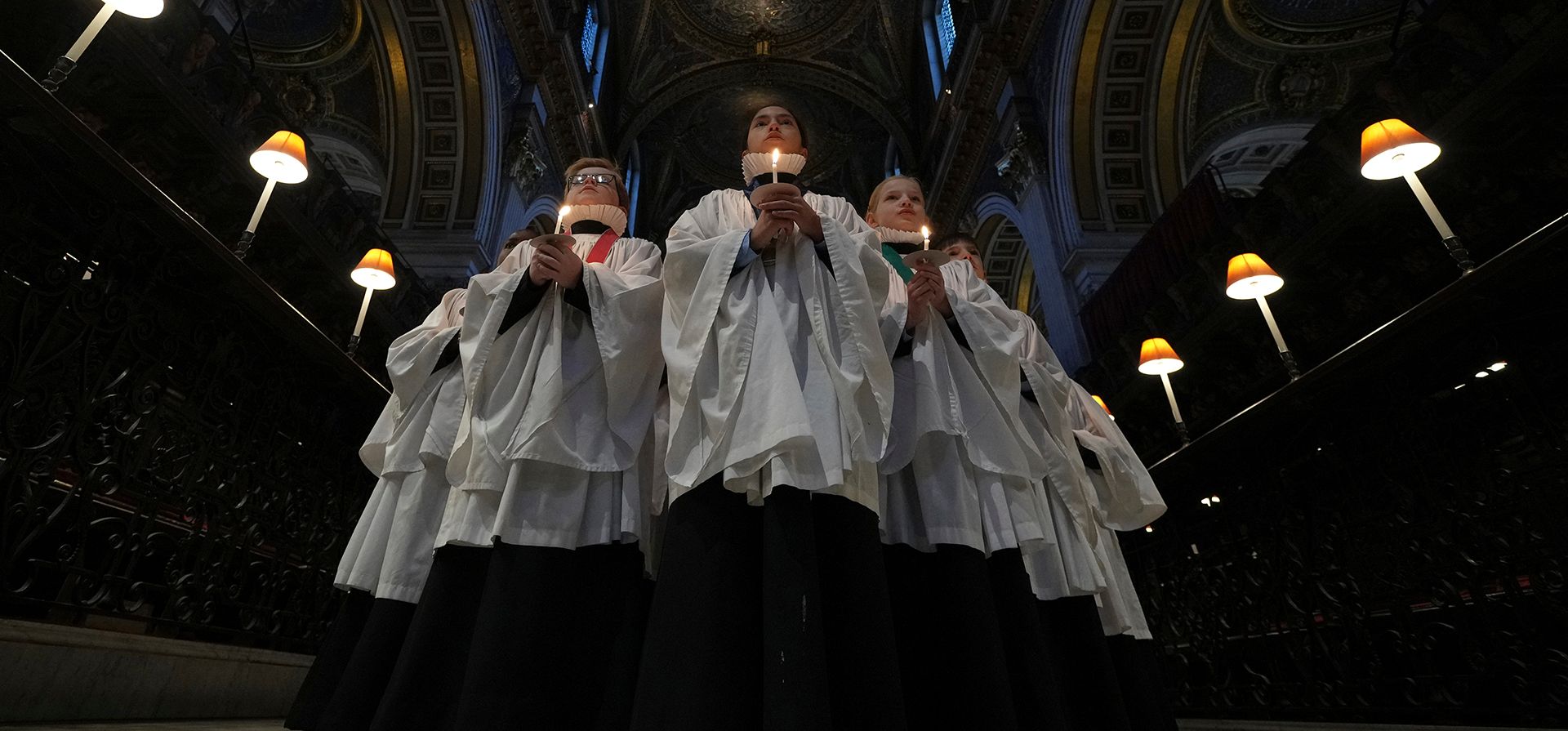 Los coristas de la Catedral de San Pablo ensayan antes de su programa navideño en el coro de la Catedral de San Pablo en Londres, el lunes 22 de diciembre de 2025. (Foto AP/Alastair Grant) Los coristas de la Catedral de San Pablo ensayan antes de su programa navideño en el coro de la Catedral de San Pablo en Londres, el lunes 22 de diciembre de 2025. (Foto AP/Alastair Grant)