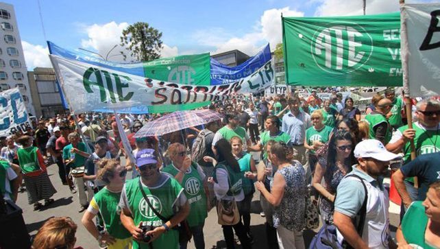 Organizaciones sociales y ATE marchan en rechazo a la reunión de la OMC
