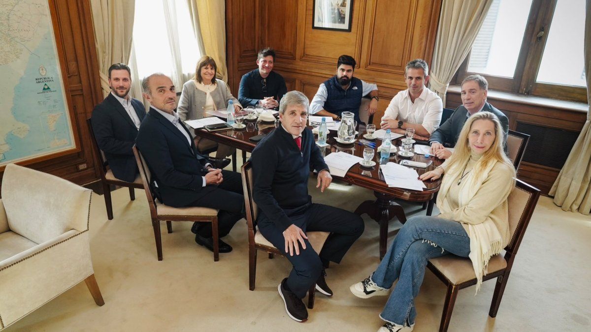 El gobierno de Milei se tomará todo agosto para negociar el fin de las Paso
