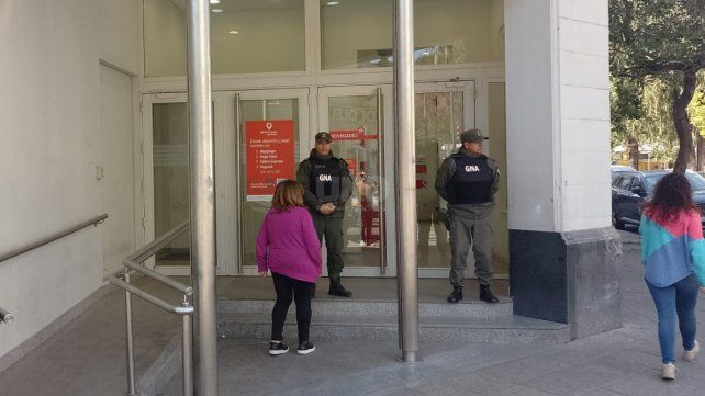 El banco allanado está en Bulevar y Belgrano