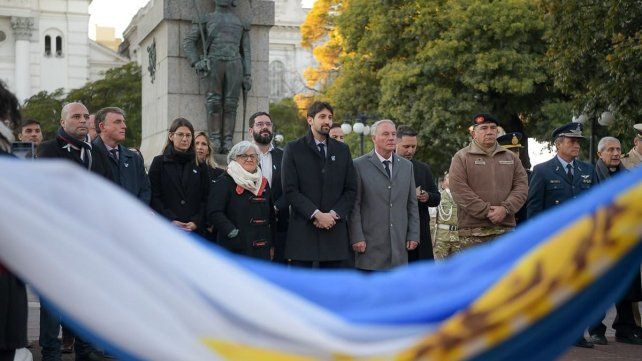 En la Plaza 1° de Mayo de Paraná se conmemoró el Día de la Bandera.&nbsp;