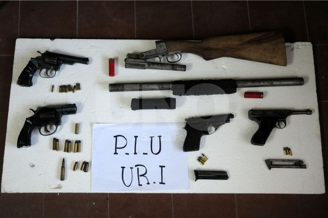 Detuvieron a nueve tiratiros y secuestraron media docena de armas en B° Cabal de Santa Fe