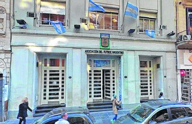 Casa madre. En la AFA ayer se conocieron dos ofertas más para la televisación del fútbol argentino.
