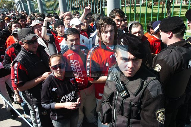 Los hinchas Sabaleros agotaron las entradas para ver el Clásico