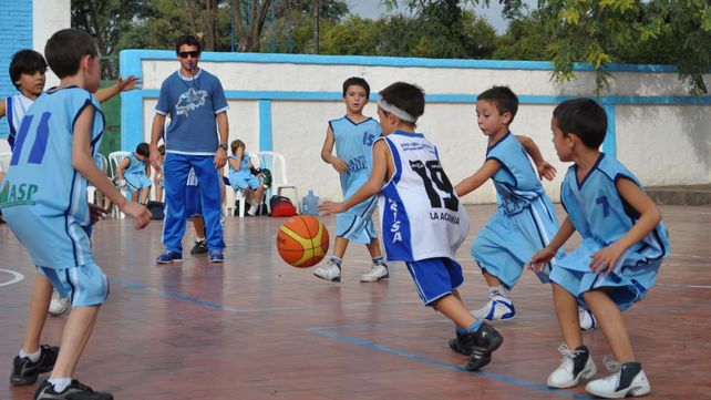 El programa provincial permite que empresas del sector privado realicen aportes para mejorar la infraestructura de los clubes.