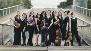 Fleurs Noire, la orquesta femenina de tango integrada por francesas y argentinas, cierra su gira latinoamericana en Rosario