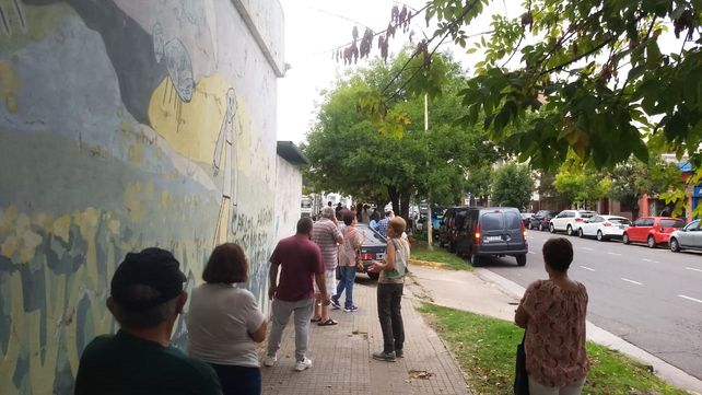Largas colas en el San Martín para vacunarse contra la gripe