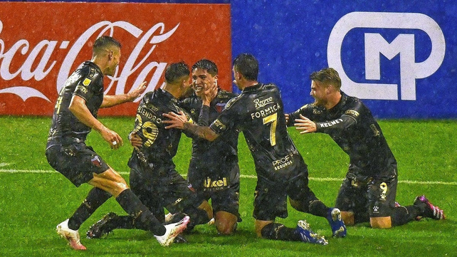 Colón sacó chapa de campeón ante Vélez en Liniers