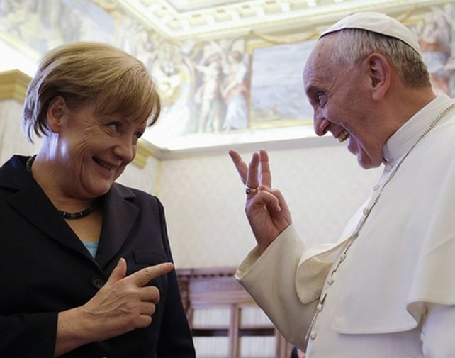 Merkel regaló al sumo pontífice tres ediciones originales de Friedrich Hlderlin (1770-1843). (Foto: Reuters)